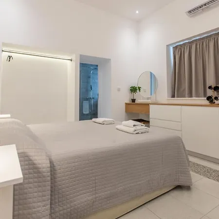 Apartmanhotel - Unique Staying In Centre 3*