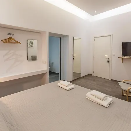 - Unique Staying In Centre Aparthotel Paphos