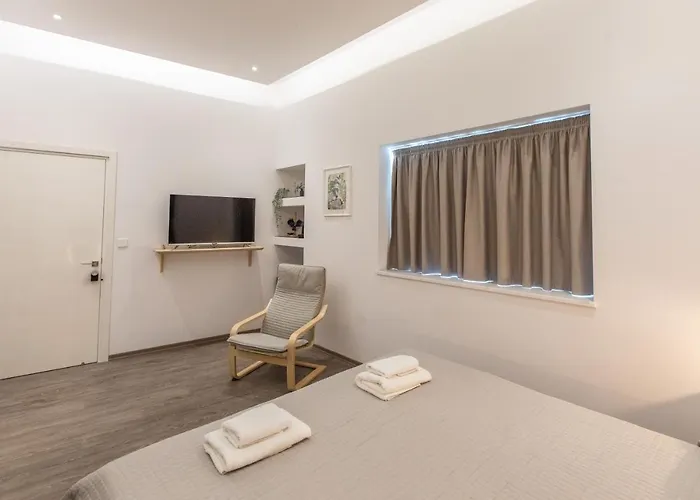 - Unique Staying In Centre 3* Paphos