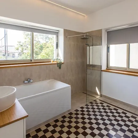 - Unique Staying In Centre 3* Пафос