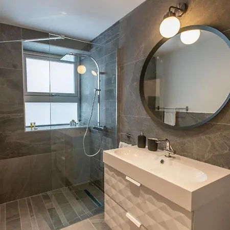 - Unique Staying In Centre Апарт-отель Пафос