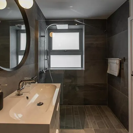 - Unique Staying In Centre Aparthotel Paphos