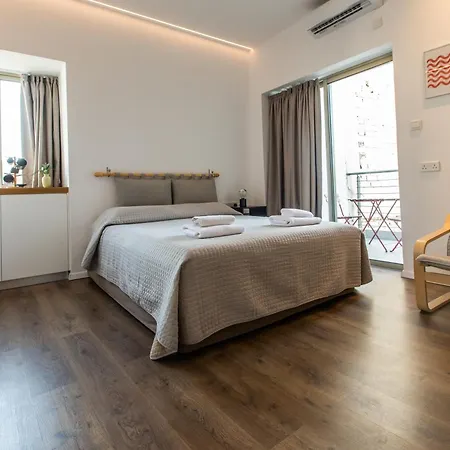 - Unique Staying In Centre 3* Пафос