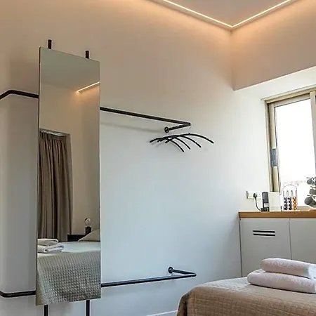 - Unique Staying In Centre Апарт-отель Пафос