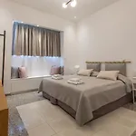 - Unique Staying In Centre 파포스